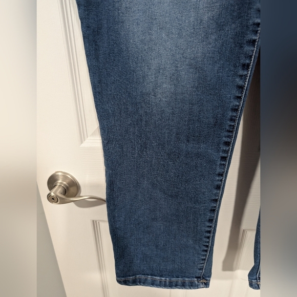 Democracy "Ab"solution Technology Distressed Medium Wash Straight Jeans Size 20W - Picture 4 of 13